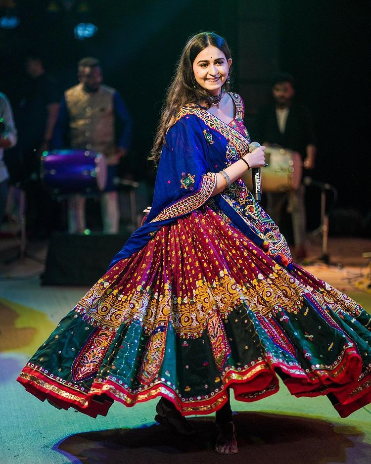 SWARA NAVARATRI SPECIAL LAHENHA CHOLI WITH DUPATTA