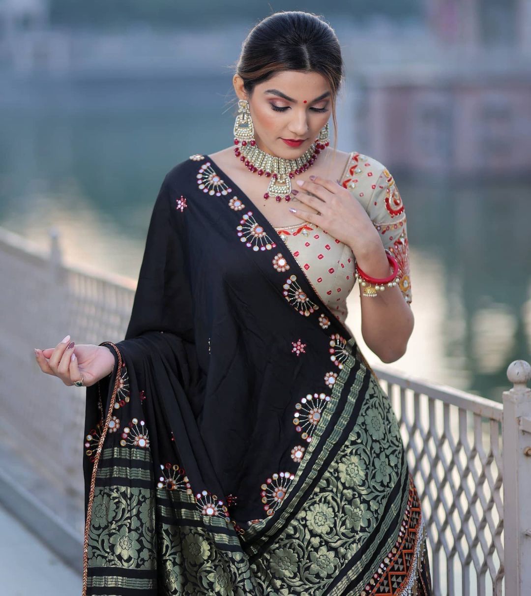 NEW DESIGNER PARTY WEAR & HAND WORK LAHENGA