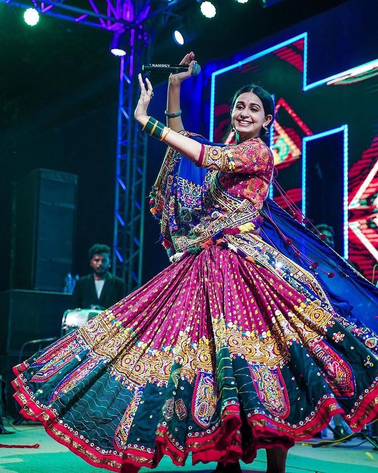 SWARA NAVARATRI SPECIAL LAHENHA CHOLI WITH DUPATTA
