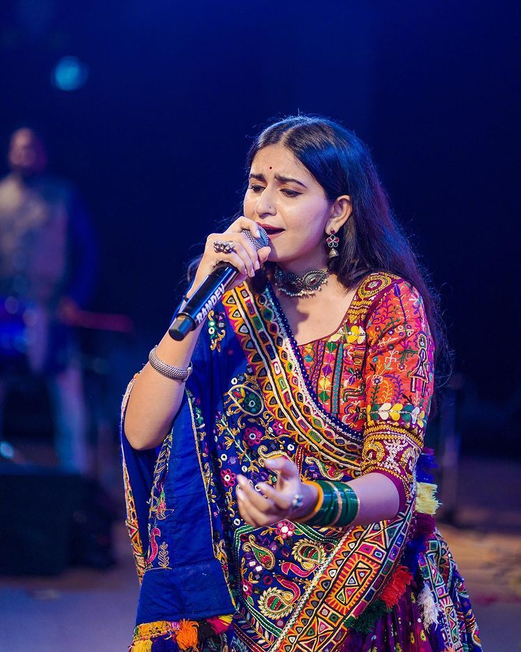 SWARA NAVARATRI SPECIAL LAHENHA CHOLI WITH DUPATTA