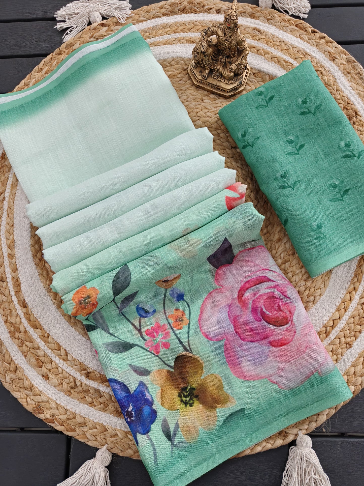 LINEN SAREE WITH A DIGITAL FLORAL PRINT
