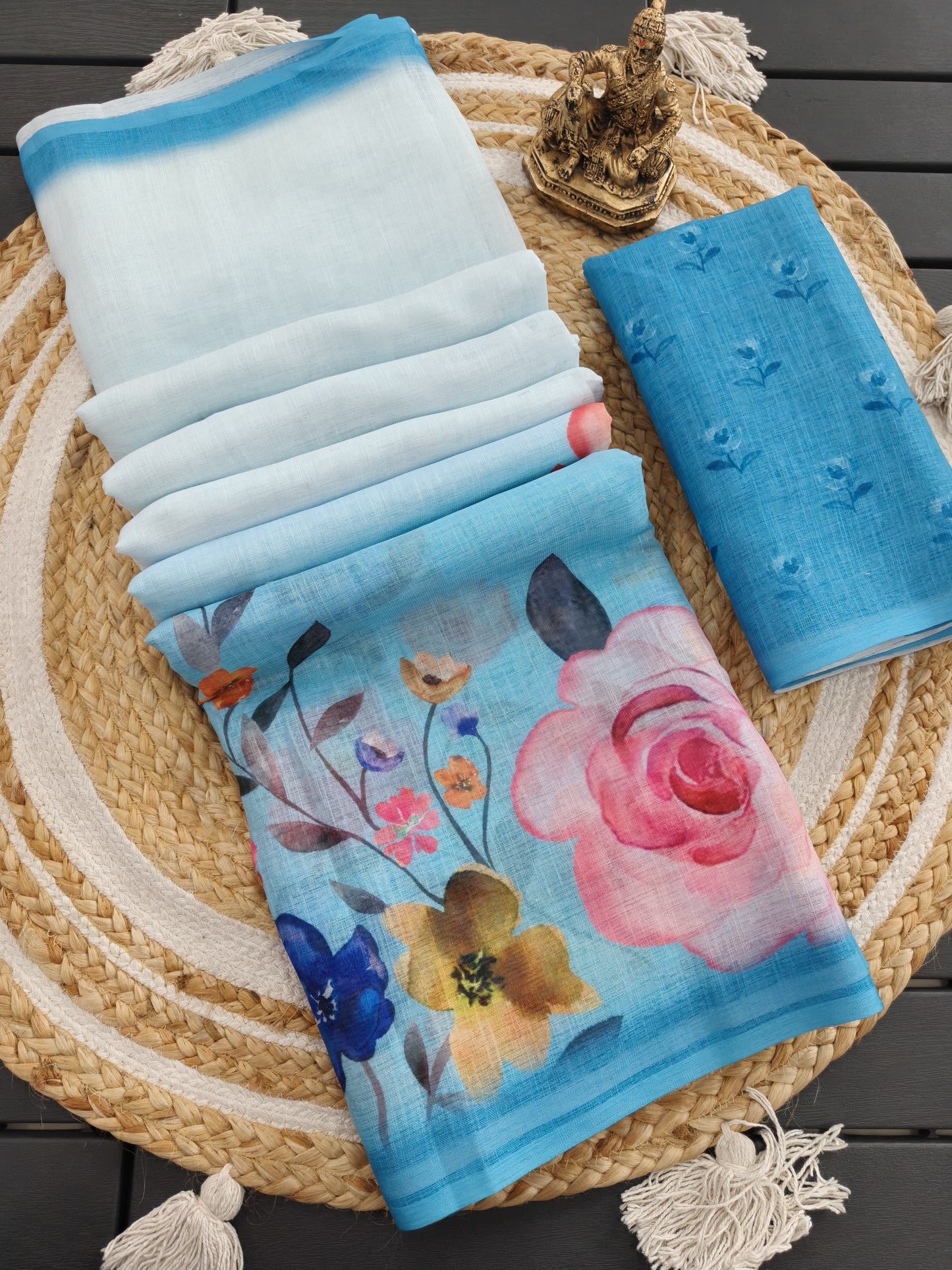 LINEN SAREE WITH A DIGITAL FLORAL PRINT