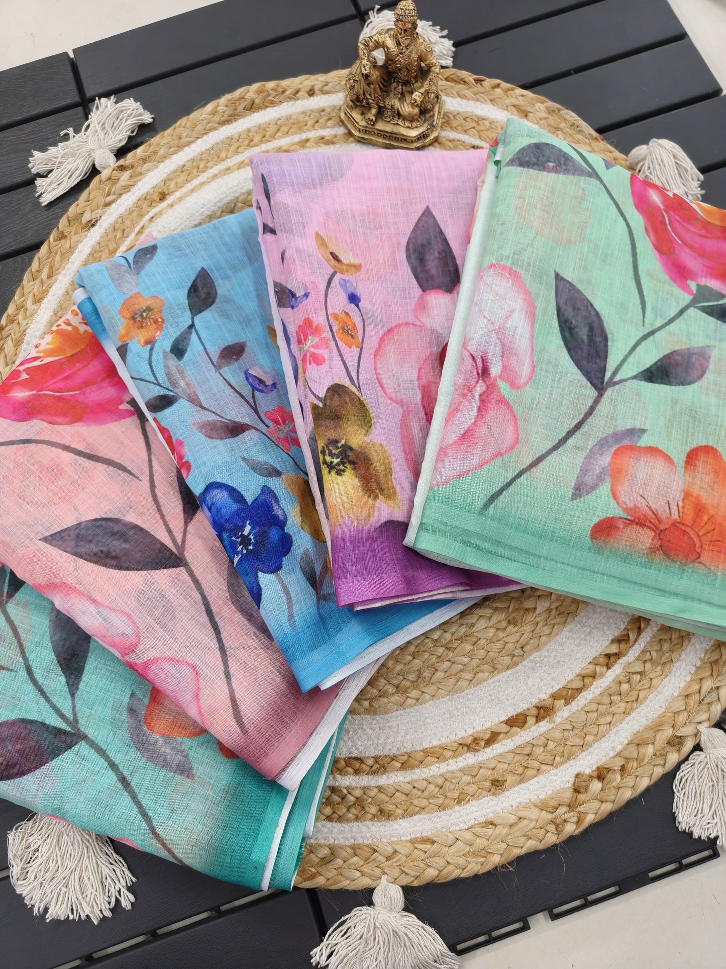 LINEN SAREE WITH A DIGITAL FLORAL PRINT