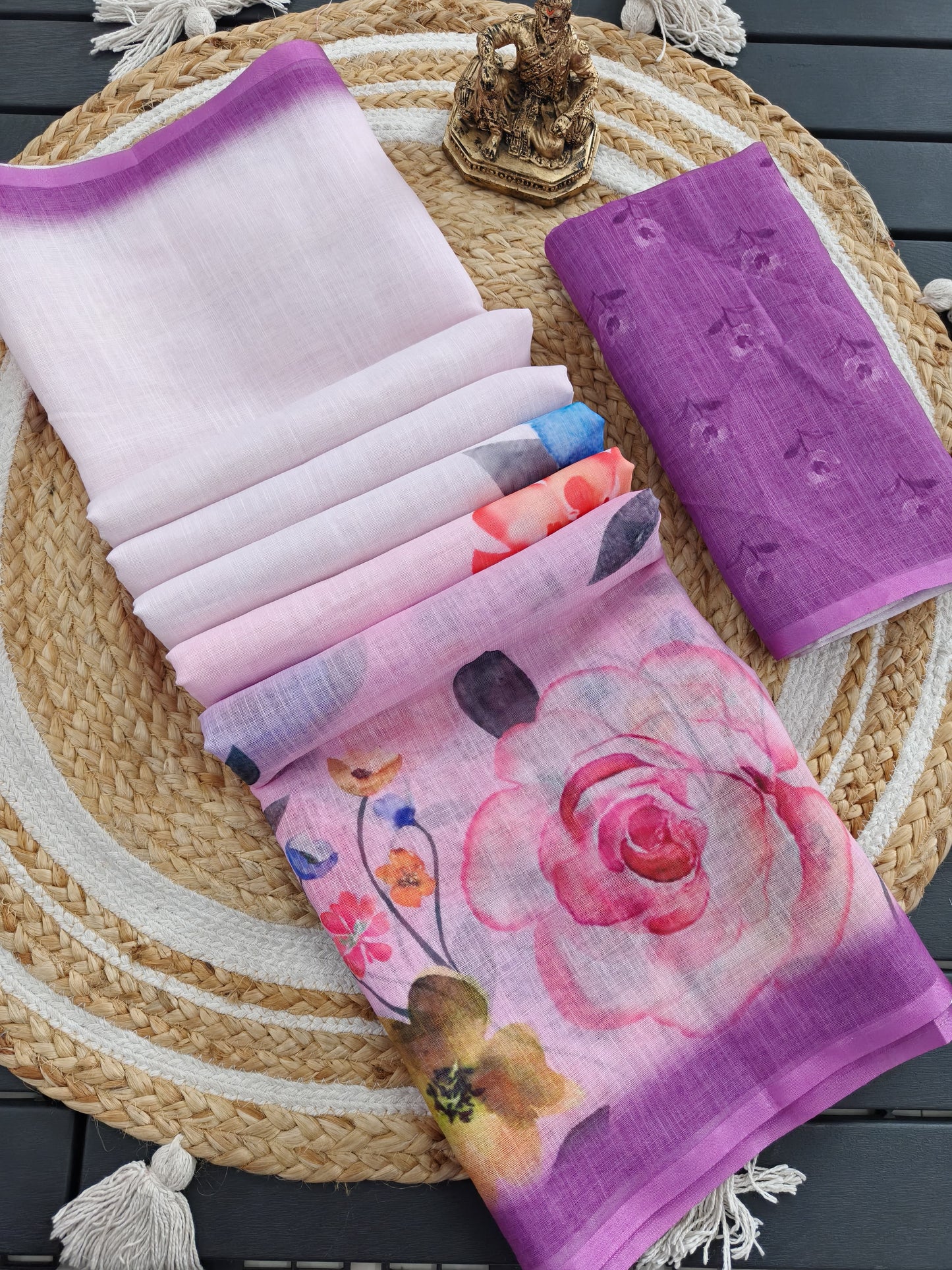LINEN SAREE WITH A DIGITAL FLORAL PRINT