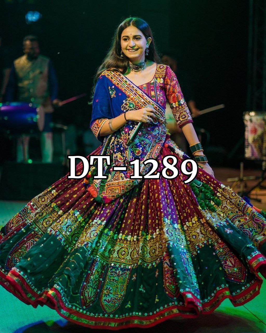 SWARA NAVARATRI SPECIAL LAHENHA CHOLI WITH DUPATTA