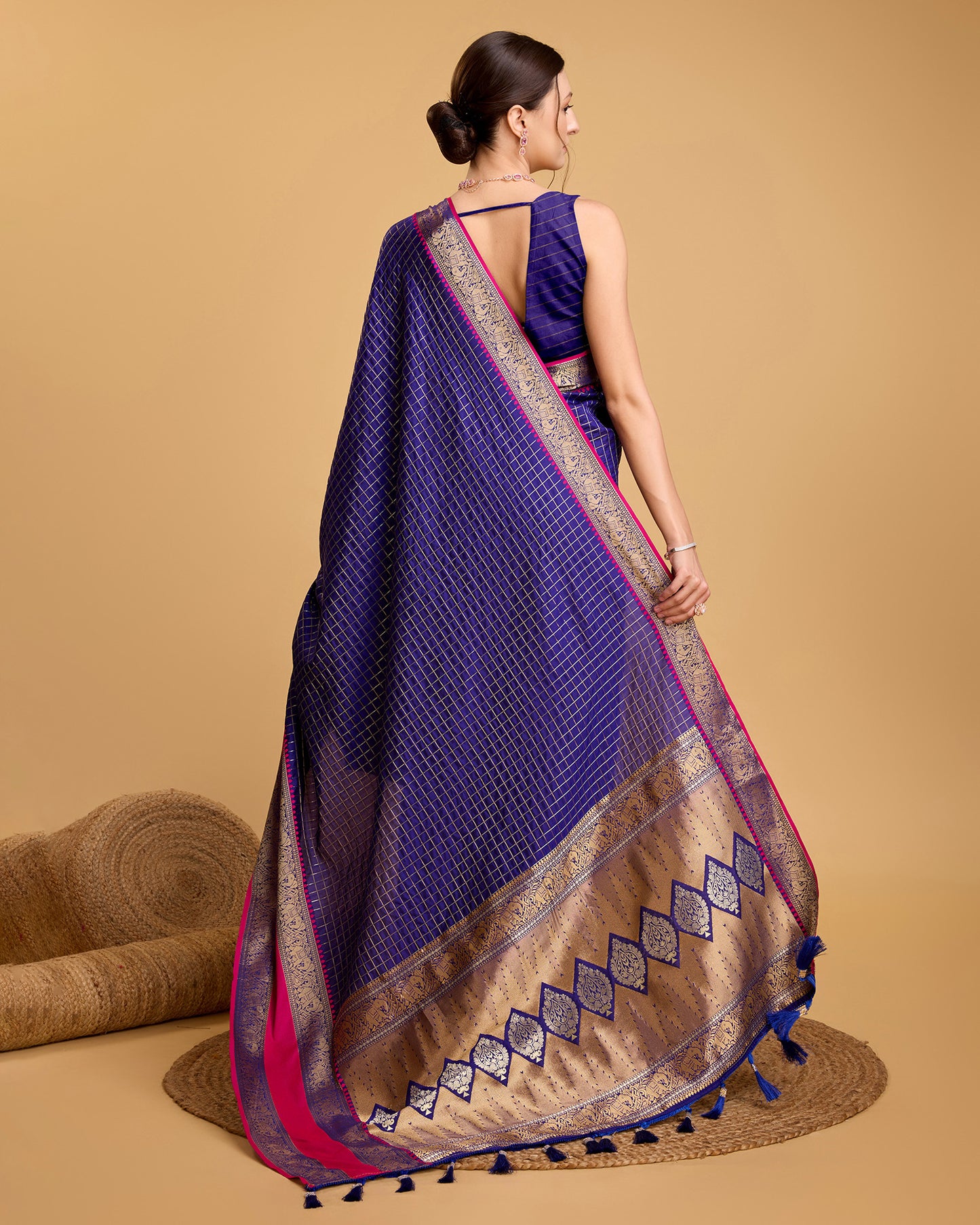 KAVYA WOVEN, CHECKERED KANJIVARAM PURE SILK SAREE