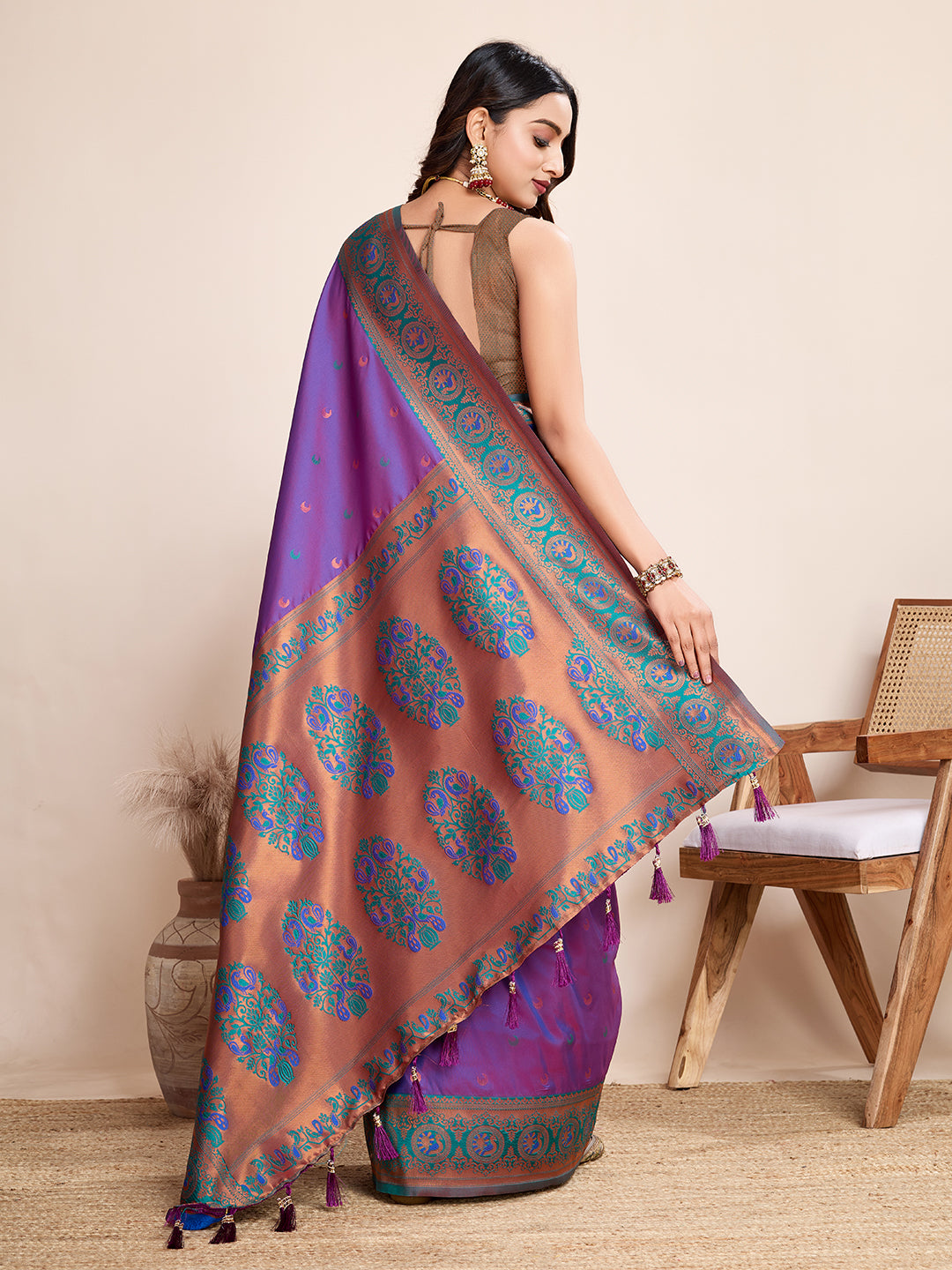 MANNU WOVEN JACQUARD SILK BANARSI SAREE