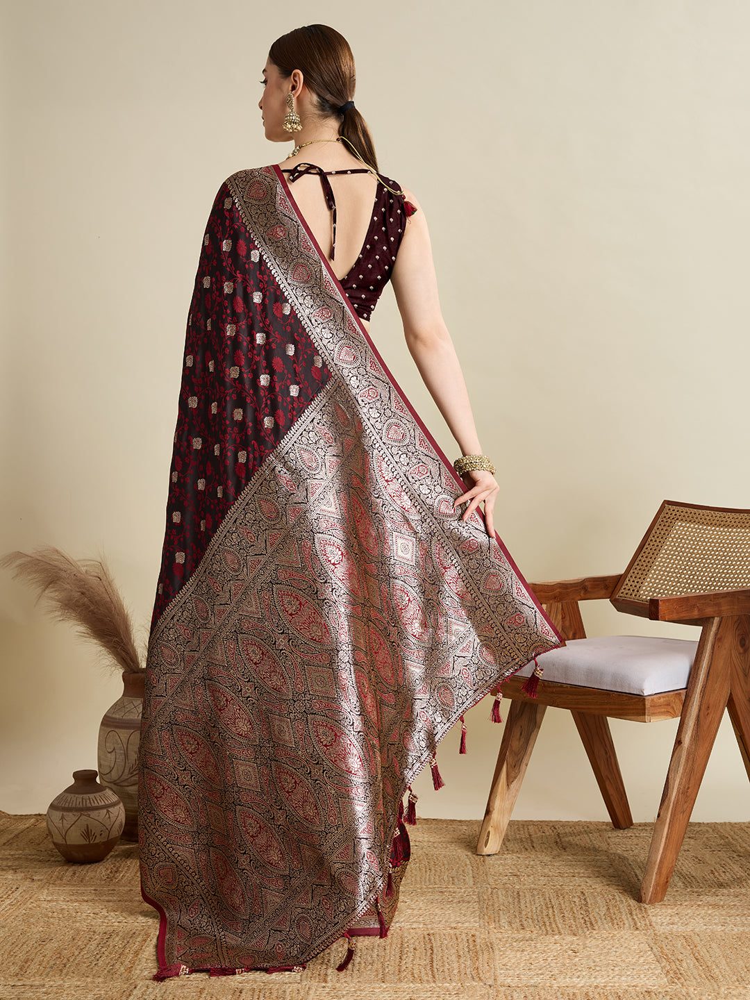 MANNU PANDADI SAREE WITH WOVEN DESIGN ZARI