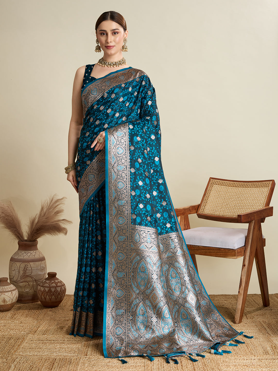 MANNU PANDADI SAREE WITH WOVEN DESIGN ZARI