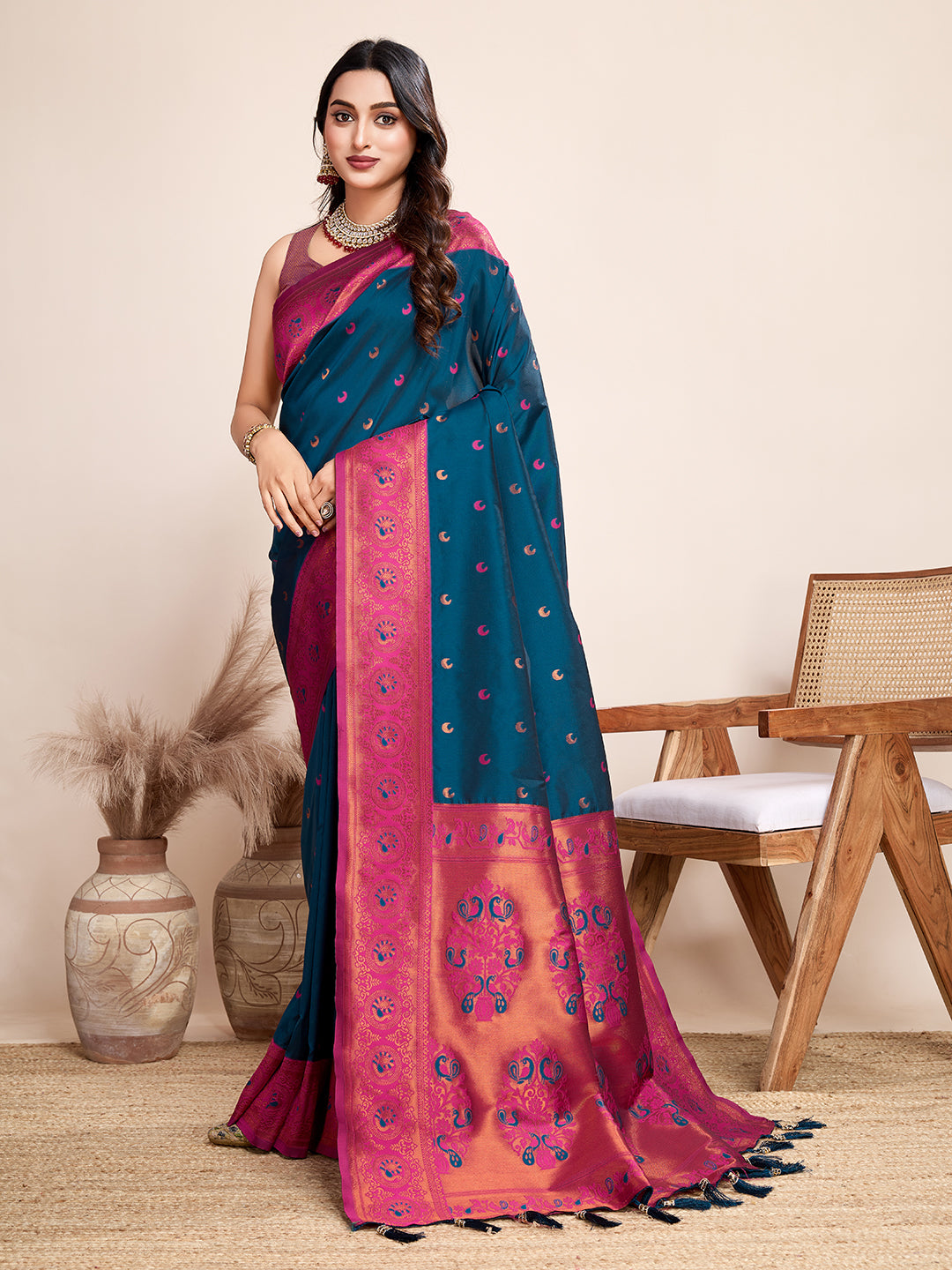 MANNU WOVEN JACQUARD SILK BANARSI SAREE