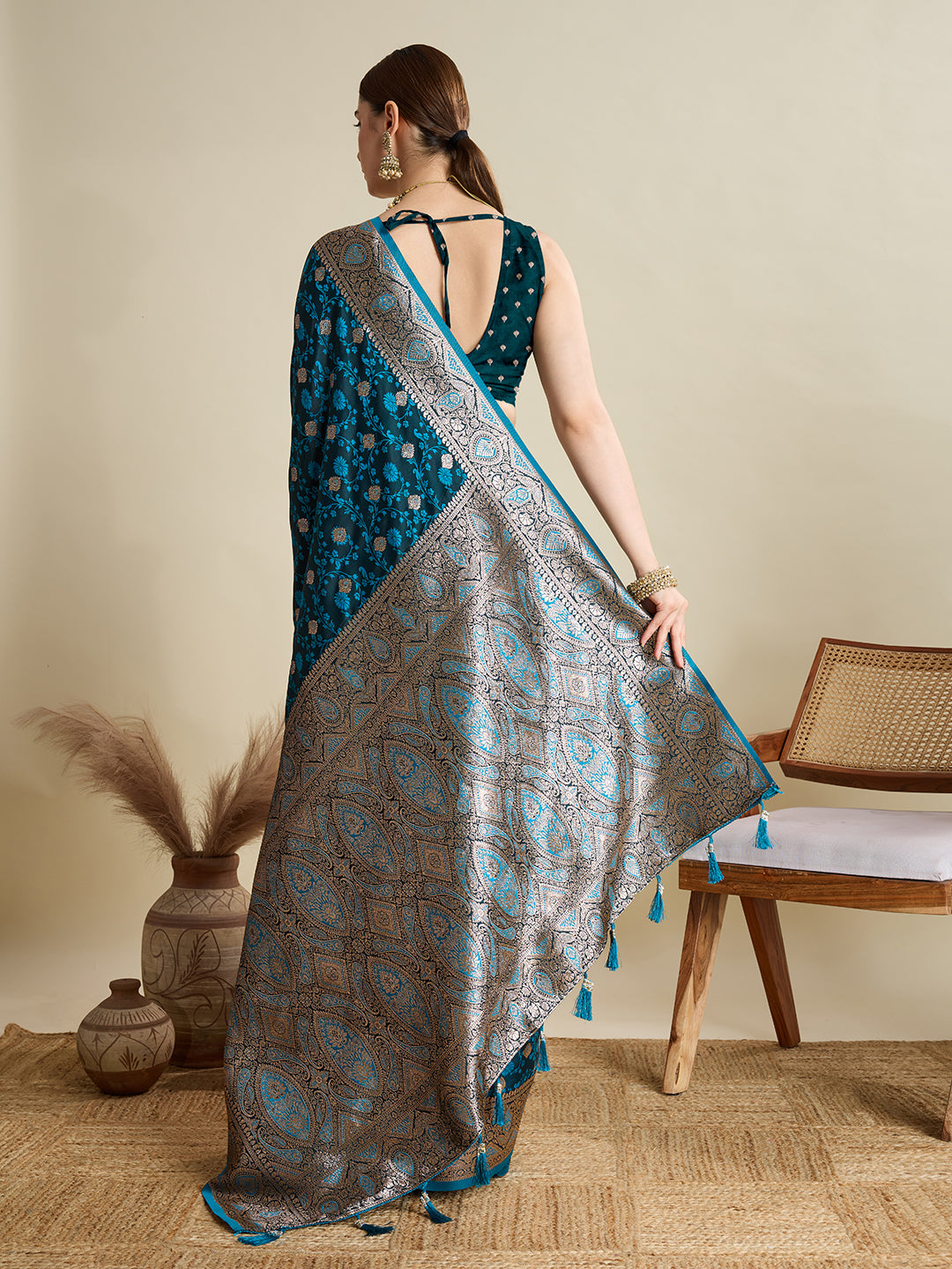 MANNU PANDADI SAREE WITH WOVEN DESIGN ZARI