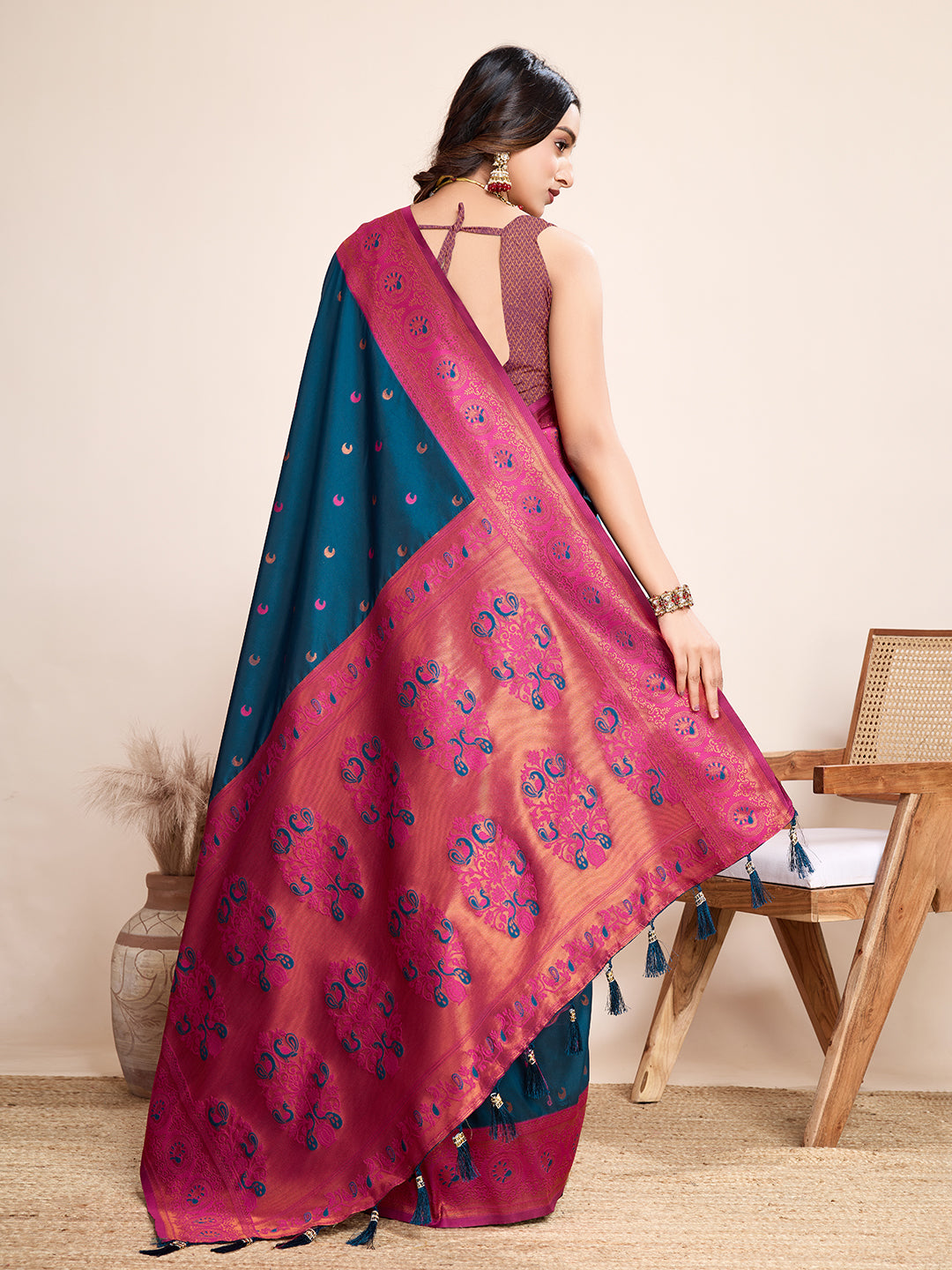 MANNU WOVEN JACQUARD SILK BANARSI SAREE