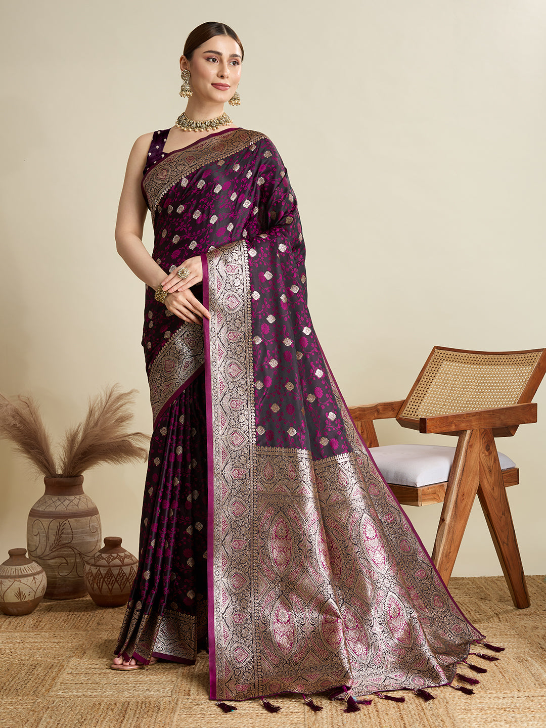 MANNU PANDADI SAREE WITH WOVEN DESIGN ZARI